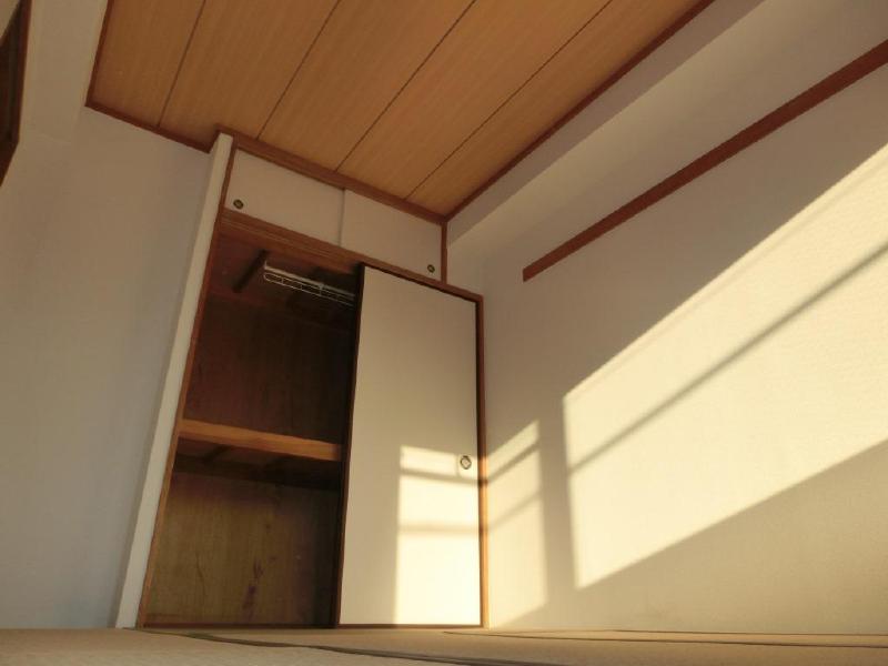 Receipt. It is with upper closet