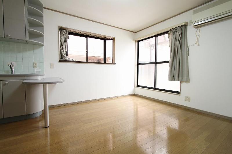 Living and room. Single if is just the right size. Rent suppressed eyes listing