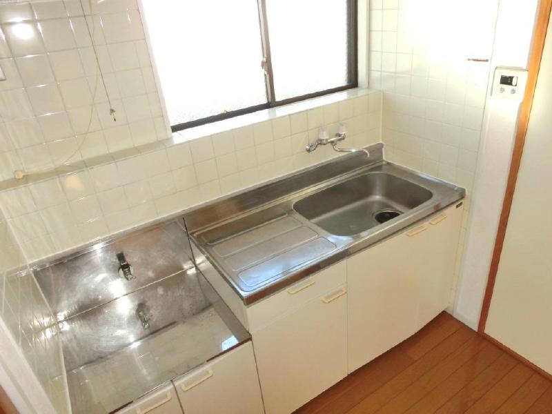 Kitchen. Window in the kitchen!