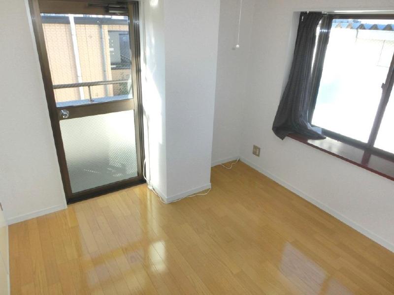 Other. Is a bay window of the corner room unique