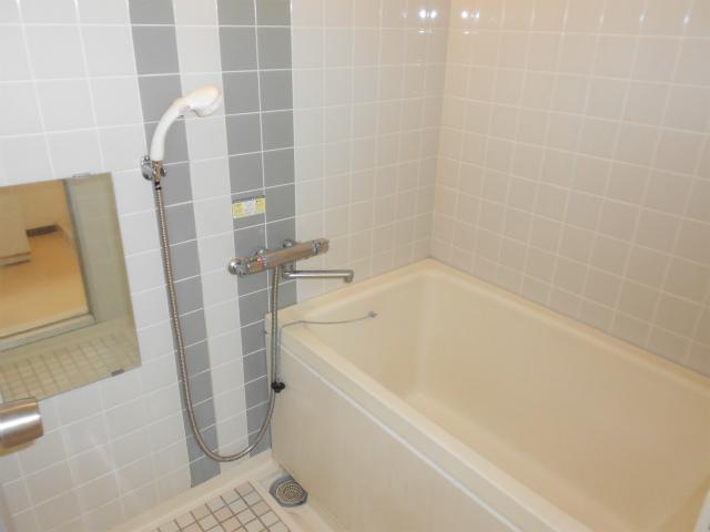 Bathroom. Bathroom (with Reheating function)