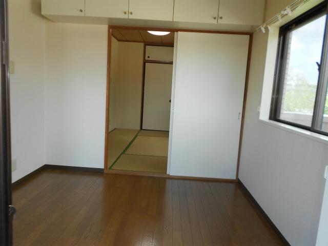 Non-living room. Western style room 4.5 Pledge (east)