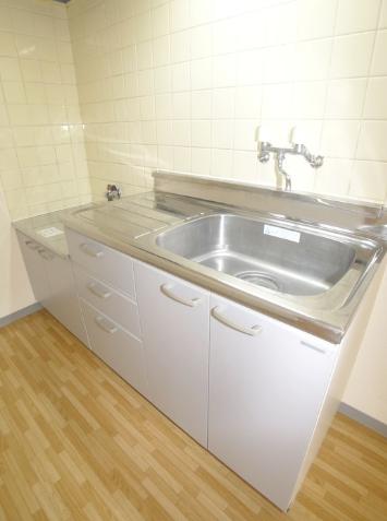 Kitchen. Cooking Easy wide work space