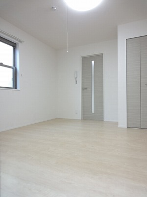 Other room space. Corner room! Two-sided lighting!