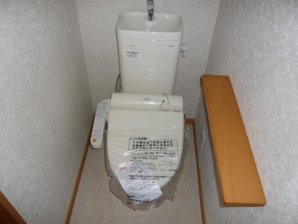 Toilet. Indoor (10 May 2013) Shooting