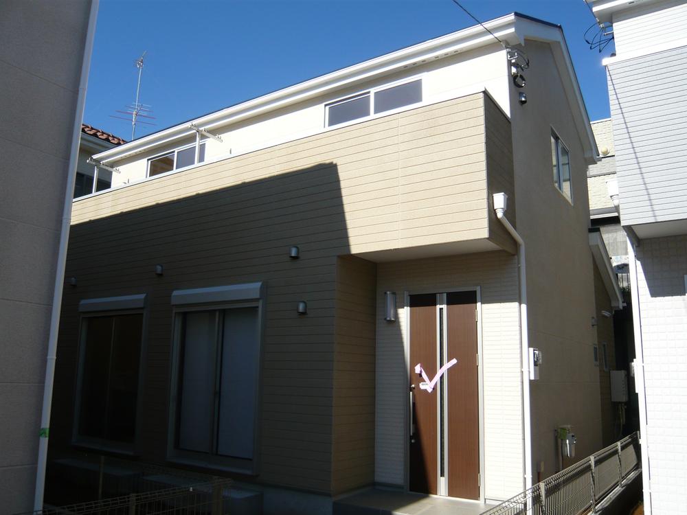 Local appearance photo. Local (12 May 2013) Shooting