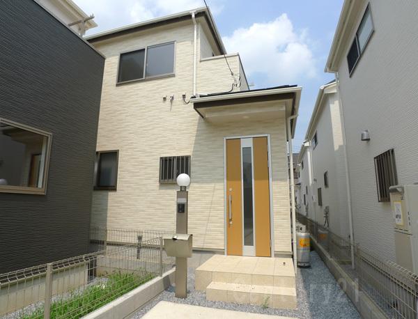 Local appearance photo. Building 3