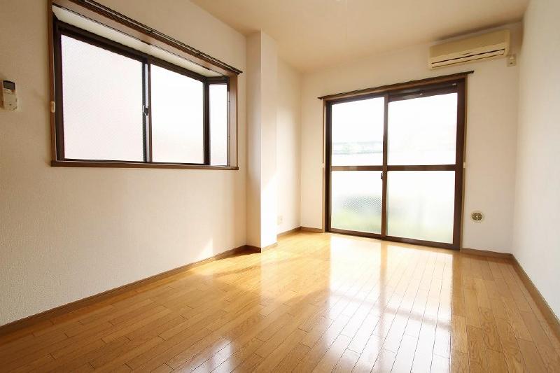 Other room space. Nice per yang 1 Kaiyoshitsu Dining is bright to