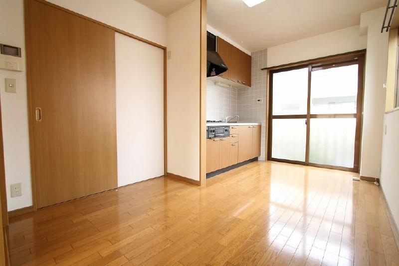 Other room space. Dining space Opening widely is bright