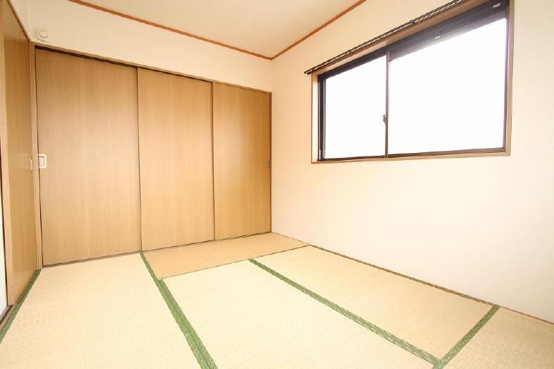 Other room space. Storage also large, Worry much baggage