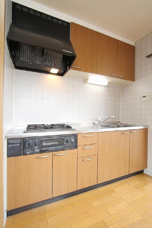 Kitchen. Dishes of easy 3 with neck grill system Kitchen