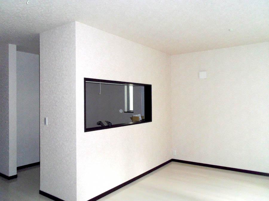 Living. Was building completed. Such as the actual image from per yang, We have to wait all the time so you can see directly.