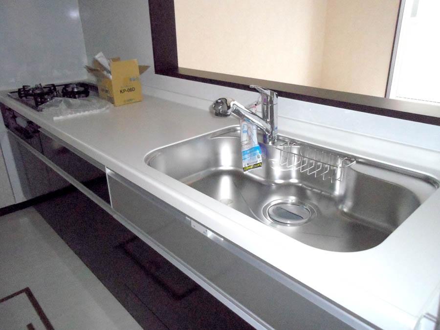 Kitchen. Was building completed. Such as the actual image from per yang, We have to wait all the time so you can see directly.