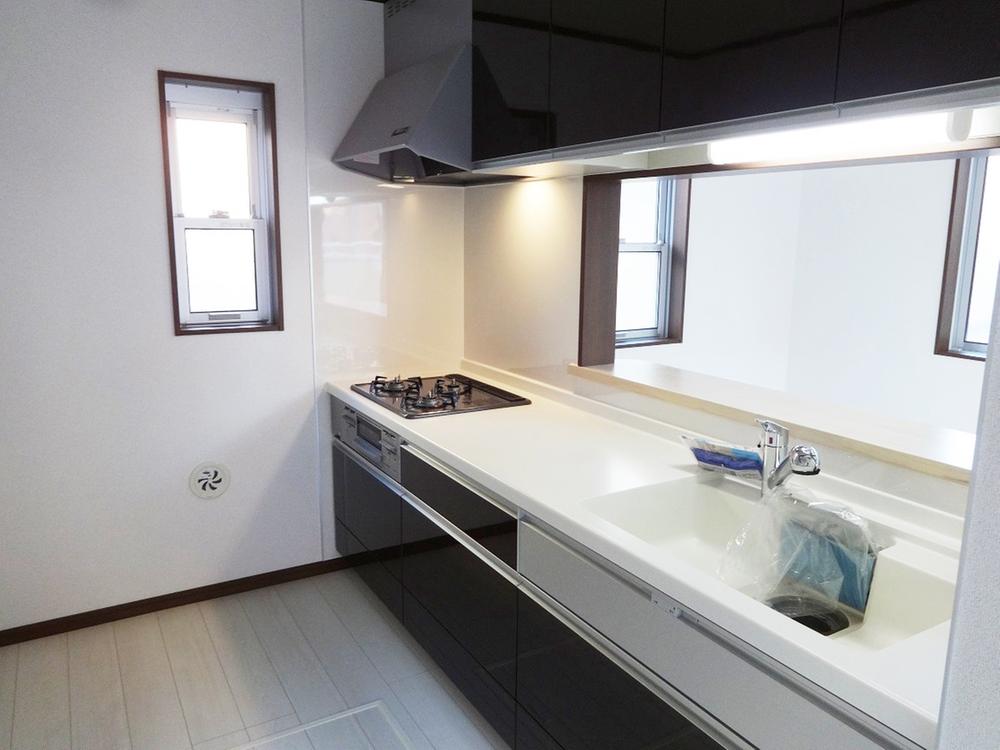 Kitchen. Indoor (12 May 2013) Shooting