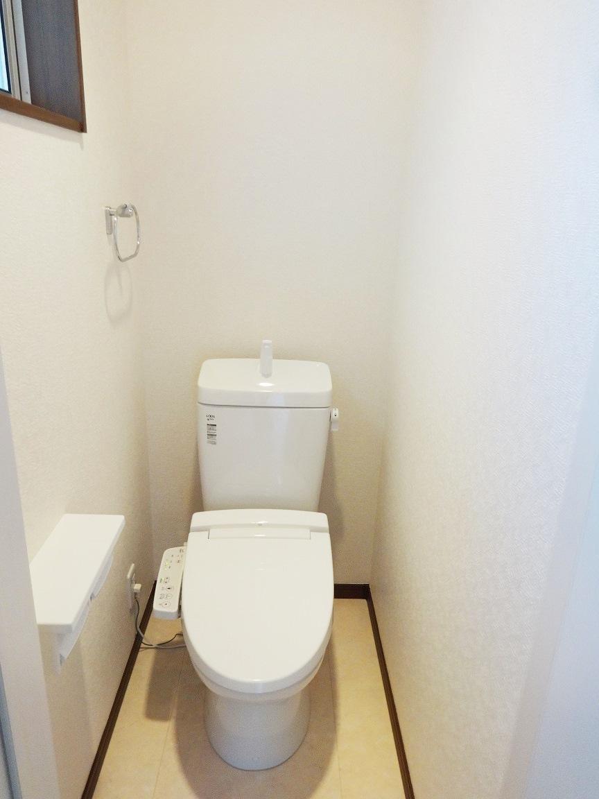 Toilet. Indoor (12 May 2013) Shooting