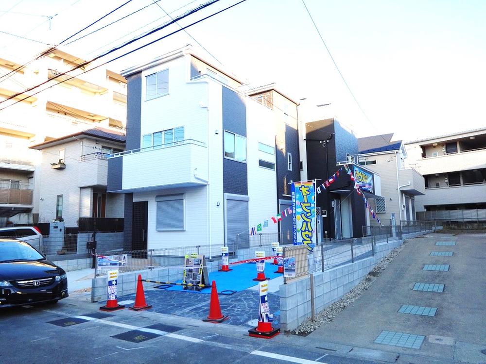 Local appearance photo. Local (12 May 2013) Shooting