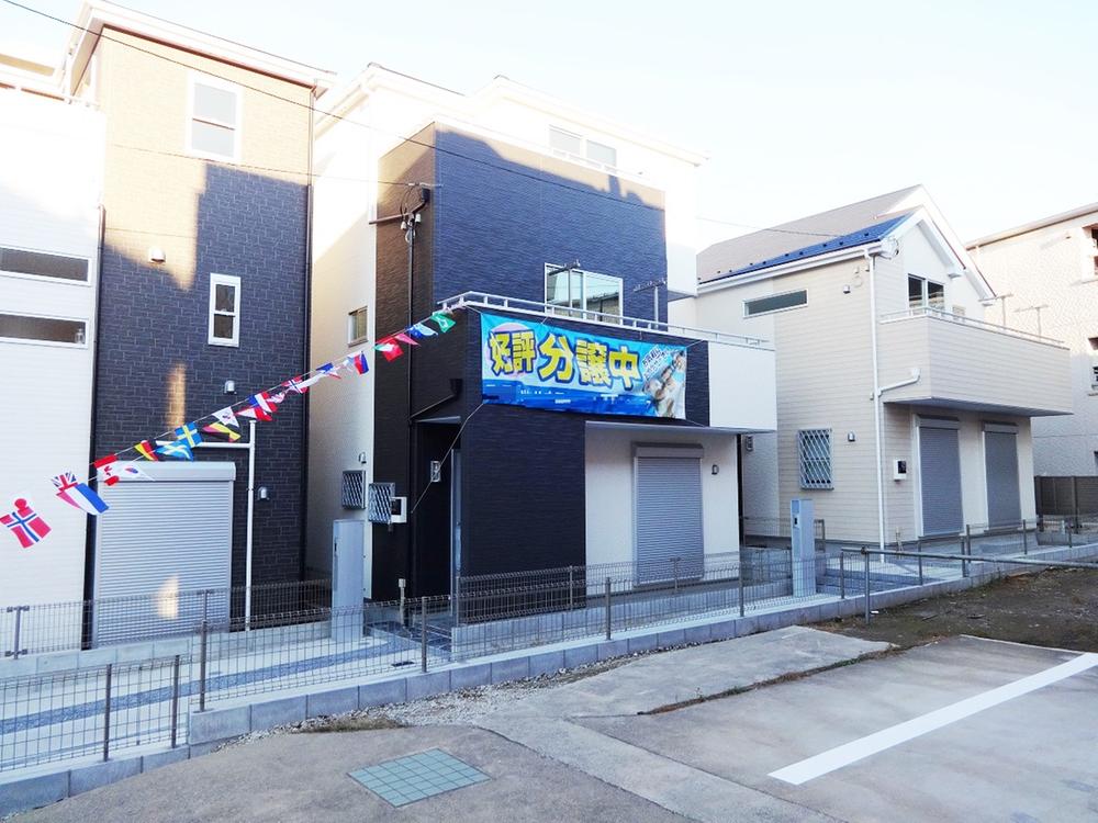 Local appearance photo. Local (12 May 2013) Shooting