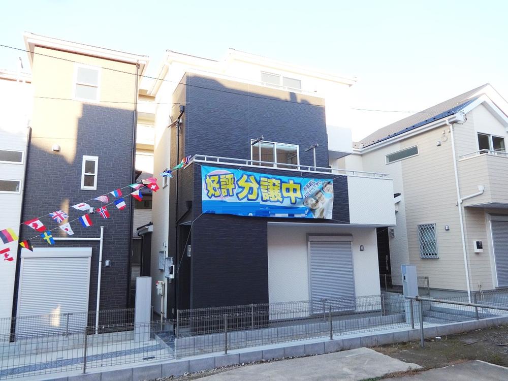 Local appearance photo. Local (12 May 2013) Shooting