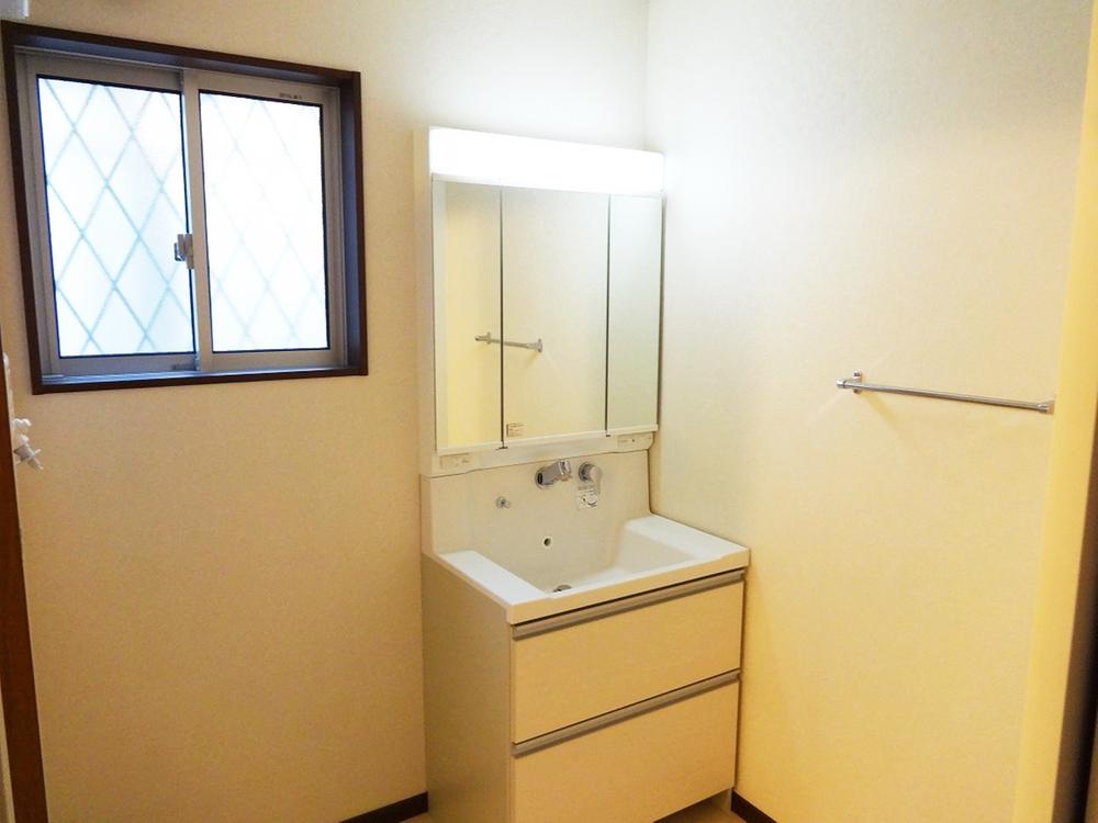 Wash basin, toilet. Indoor (12 May 2013) Shooting