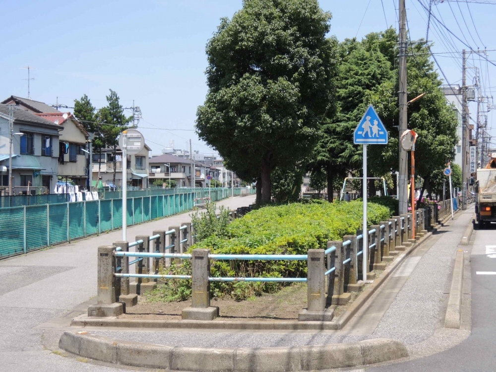 park. Nishikawaguchi Nishikoen until the (park) 240m