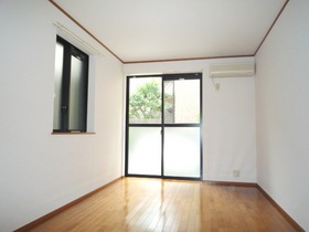 Living and room. Western-style 7.5 Pledge