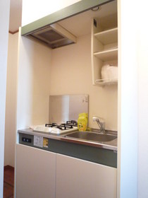 Kitchen. 1-neck with gas stove