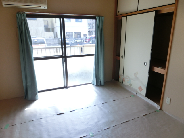 Other room space. Tatami mat is now