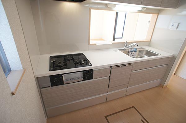 Kitchen. Open-minded face-to-face kitchen at a glance it can be seen in the living room