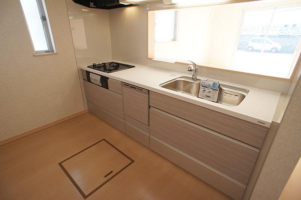 Kitchen. Support the busy mom in with dish washing dryer (1 Building)