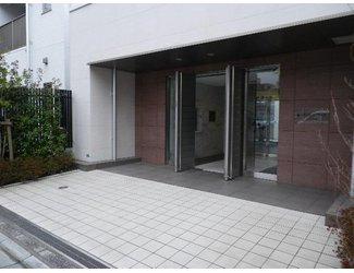 Entrance. Common areas