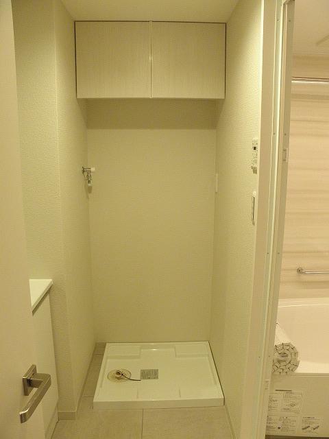 Wash basin, toilet. Indoor (12 May 2013) Shooting