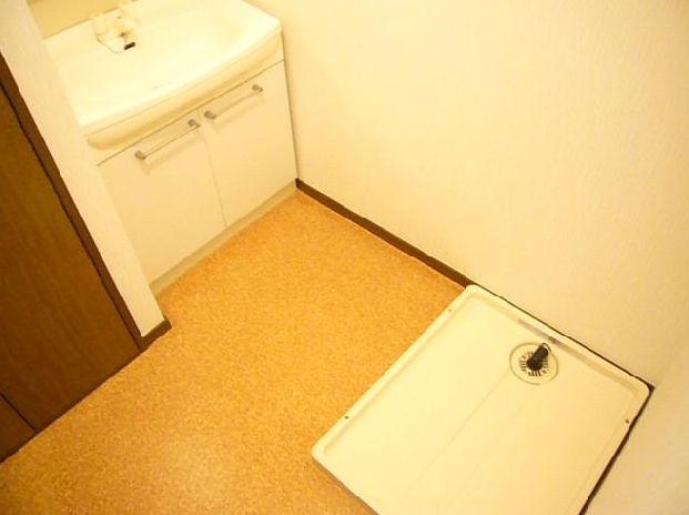 Washroom. Separate reference is a picture