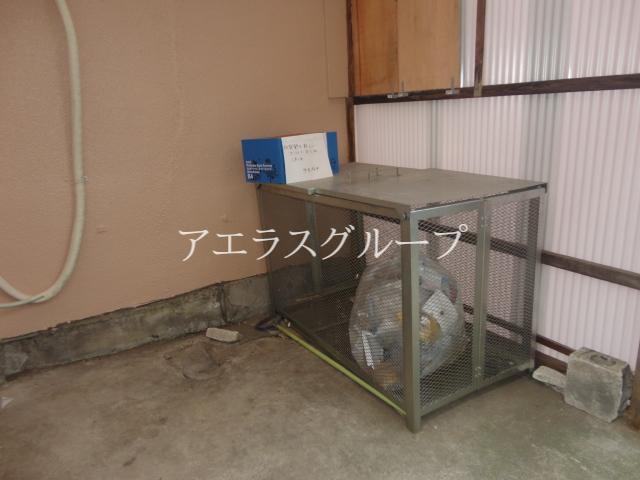 Other common areas. Portable easy because there is a garbage storage on site