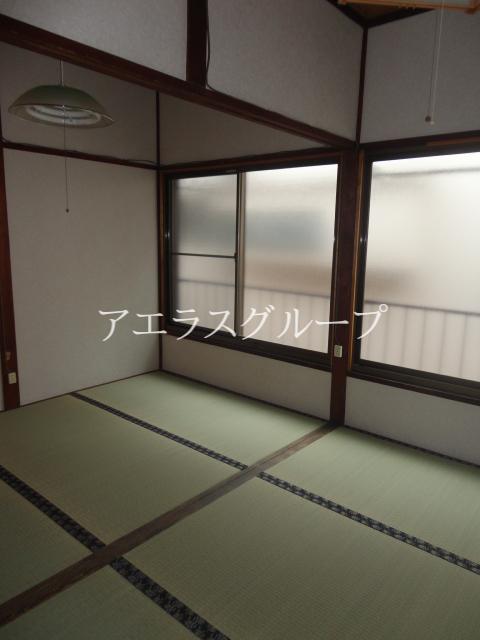 Other room space. Please be healed in the fragrance of rush