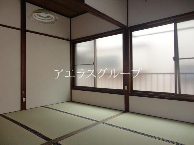 Living and room. Please be healed in the fragrance of rush