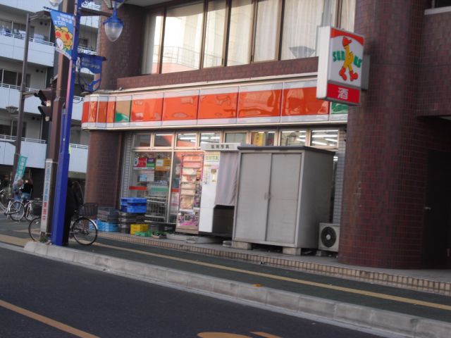Convenience store. 180m until Thanksgiving (convenience store)