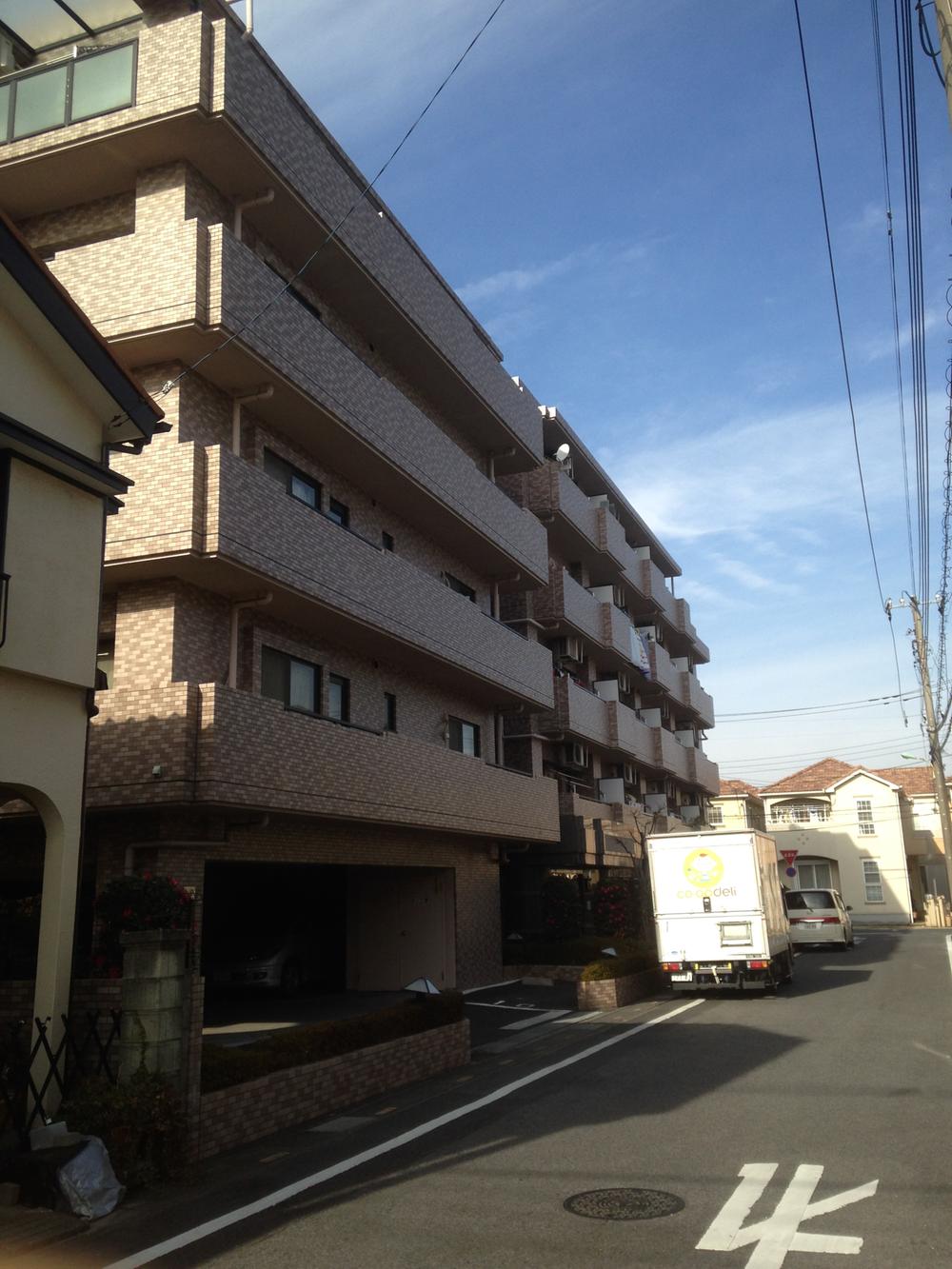 Local appearance photo. Local (12 May 2013) Shooting