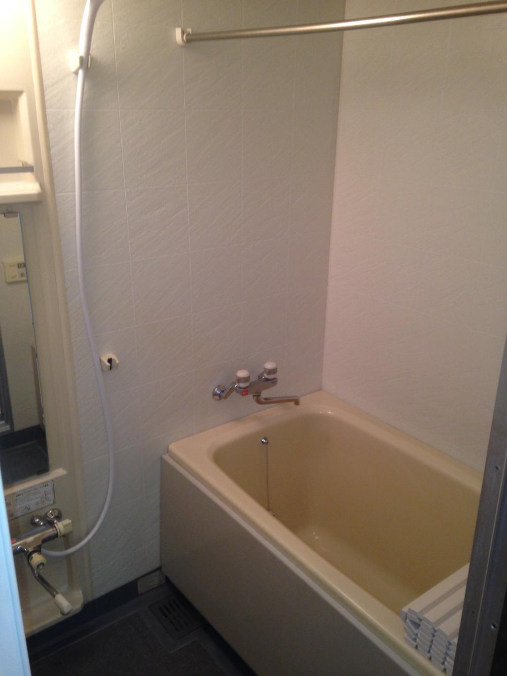 Bathroom. Indoor (12 May 2013) Shooting