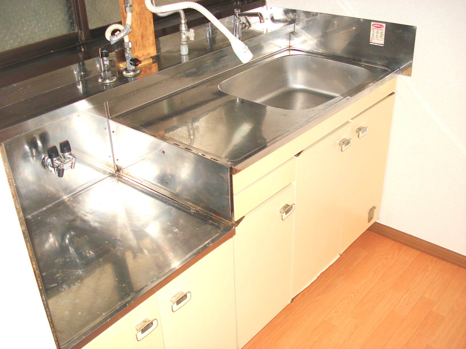 Kitchen. 2k even space is located firmly.