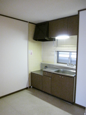 Kitchen. Ventilation if there is a window is ◎