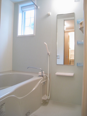 Bath. Bathroom window with ventilation is ◎