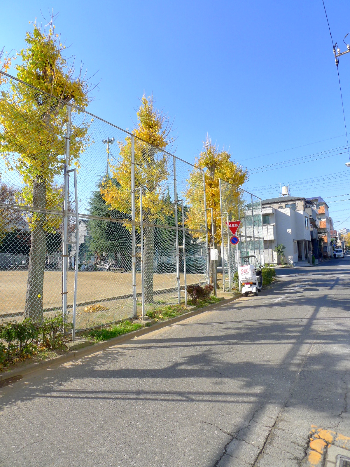 Other. Surrounding environment ・ There before the park's eyes