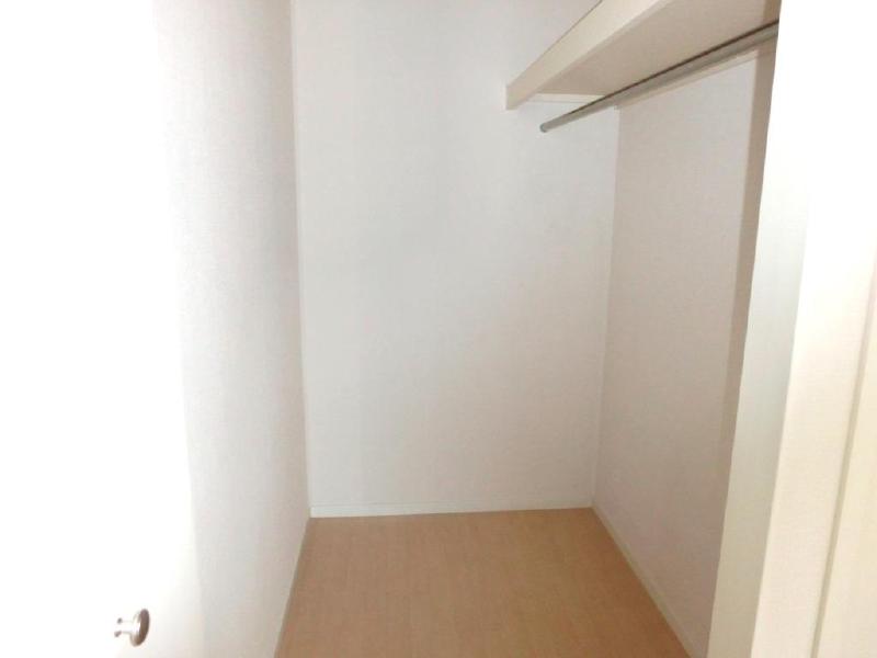 Receipt. Walk-in closet