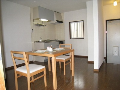 Kitchen. Dining table also put dining kitchen