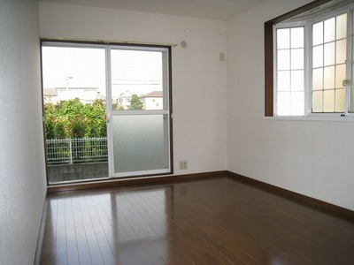 Living and room. Bright rooms with two faces lighting of the southeast corner room