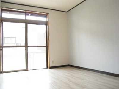 Living and room.  ☆ Sunny ☆