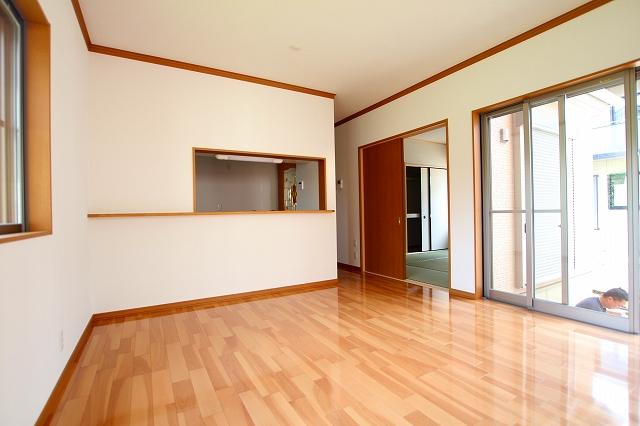 Same specifications photos (living). Same specifications