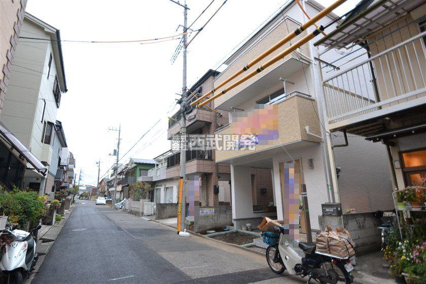 Local photos, including front road. Southeast 6m road, Day good