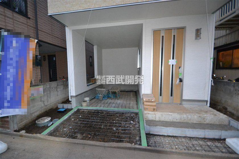 Local appearance photo. Built-in garage