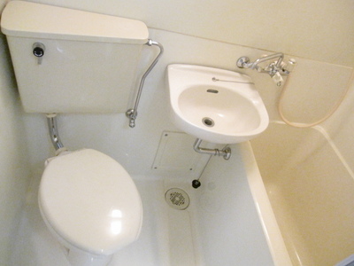 Bath. Is clean is a simple three-point unit bus